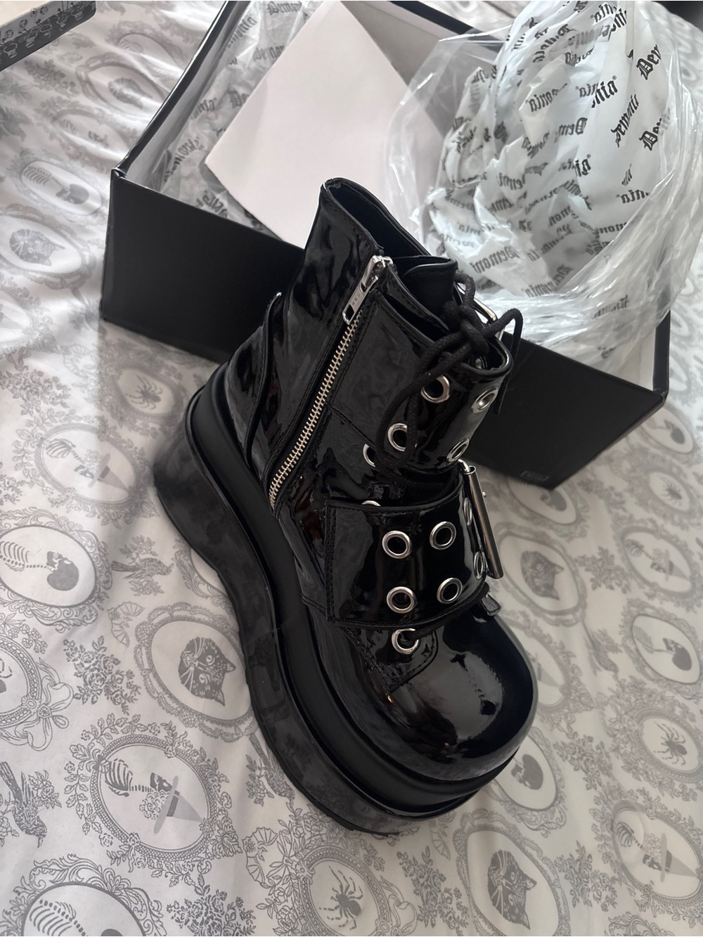 NWT NIB Demonia Bear-104 Black Platform Boots